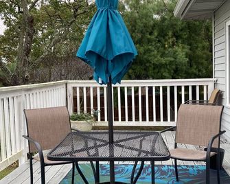 Garage Apartment, Bayview - Palacios - Patio