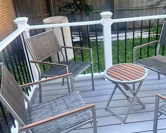 Quiet Guesthouse/Cottage in Historic East End of Charleston, WV. Pet Friendly! - Charleston - Balkon