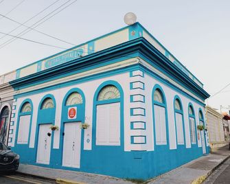 Red Loft Vibe Walking Distance to The City - Guayama - Building