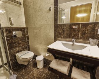 Sofia Hotel - Heraclión - Baño