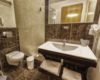 Sofia Hotel - Heraclión - Baño