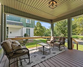 Blakes Place close to Wittenberg - Springfield - Parveke