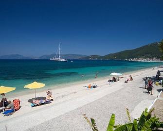 Happy Camp Mobile Homes in Camping Karavomilos Beach - Sami - Beach