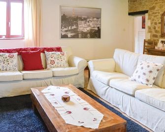 Beautiful Home In Montaudin With Wifi - Larchamp - Sala de estar