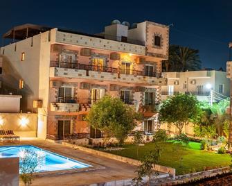 فندق نيو ممنون - الأقصر - مبنى