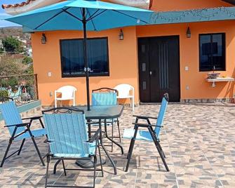Enchanting 2-bedroom apartment with WiFi in San Agustín de las Juntas - San Agustin de las Juntas - Patio