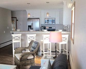 3 Bedroom Lakefront Home on Beaver Dam Lake! - Beaver Dam - Kitchen