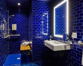 Radio Hotel - New York - Bathroom