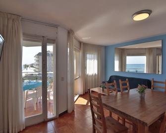 Apartamentos Bon Repós - Santa Susana - Comedor