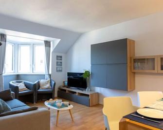 Apartment Le Guen by Interhome - Saint-Malo - Living room