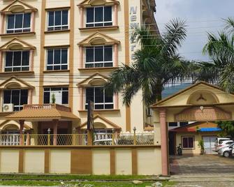 Hotel New Era - Butwāl - Building
