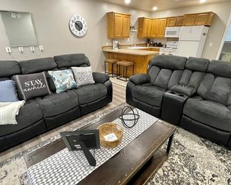Charismatic and Clean- 2 Bedroom Duplex - Ada