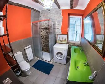 Surf Camp San Sebastian Partyhostel - San Sebastian