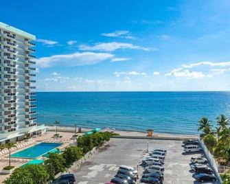 The Tides Apartments on the beach - Hollywood