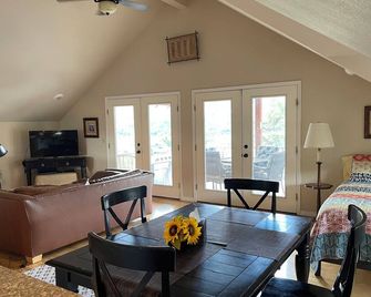 Durango in-town home w/stunning Views from this 5 star customer rated home! - Durango - Dining room