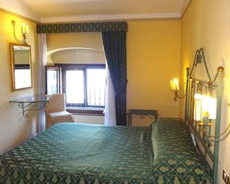 Hotel Centrale Europa - קטאניה - חדר שינה