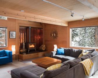 Play Outside/Relax Inside at Our Modern Retreat, Ursa Major - Bear Valley - Sala de estar