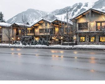 Downtown Aspen 2br Presidential Condo W/ Heated Pool & Hot Tub,valet Ski Storage - Aspen - Edificio
