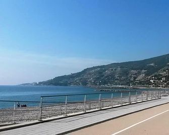 Hotel Jean Marie - Taggia - Playa