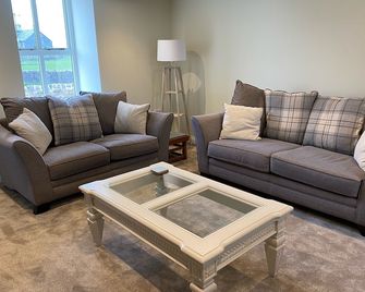 Beautiful, recently renovated barn in the heart of the Ribble Valley. - Clitheroe - Вітальня