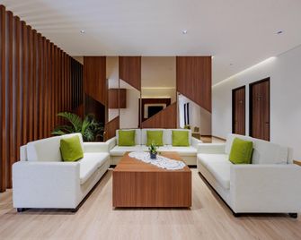 Urbanview Hotel Yampi Tb Simatupang - Jakarta - Lobby
