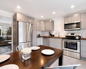 Comfortable Abode Near Historic Downtown - Loveland - Kitchen