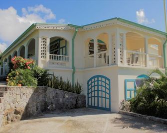 The Great House at Eden Villa Estate, private pool, jeep - Newcastle - Bâtiment