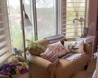 Adorable 3 BD French country house-Golf! Pool! - San Tan Valley