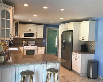 Charming 2-bedroom house in delightful Toms River with fitness room, WiFi - Toms River - Küche