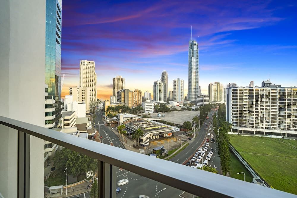Avalon Apartments - Wow Stay - Surfers Paradise - Balcón