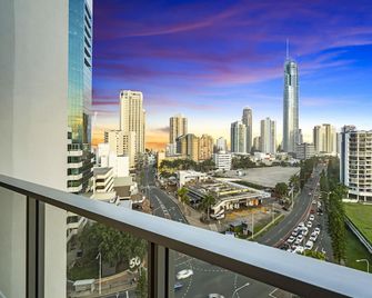 Avalon Apartments - Wow Stay - Surfers Paradise - Balcón