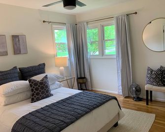 Charming 3-bedroom house with fenced yard in a quiet neighborhood Dog Friendly - Dayton - Bedroom