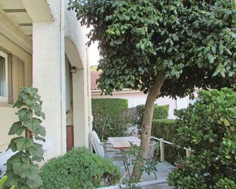 1 Bedroom Nice Apartment In Bastia - Bastia - Innenhof