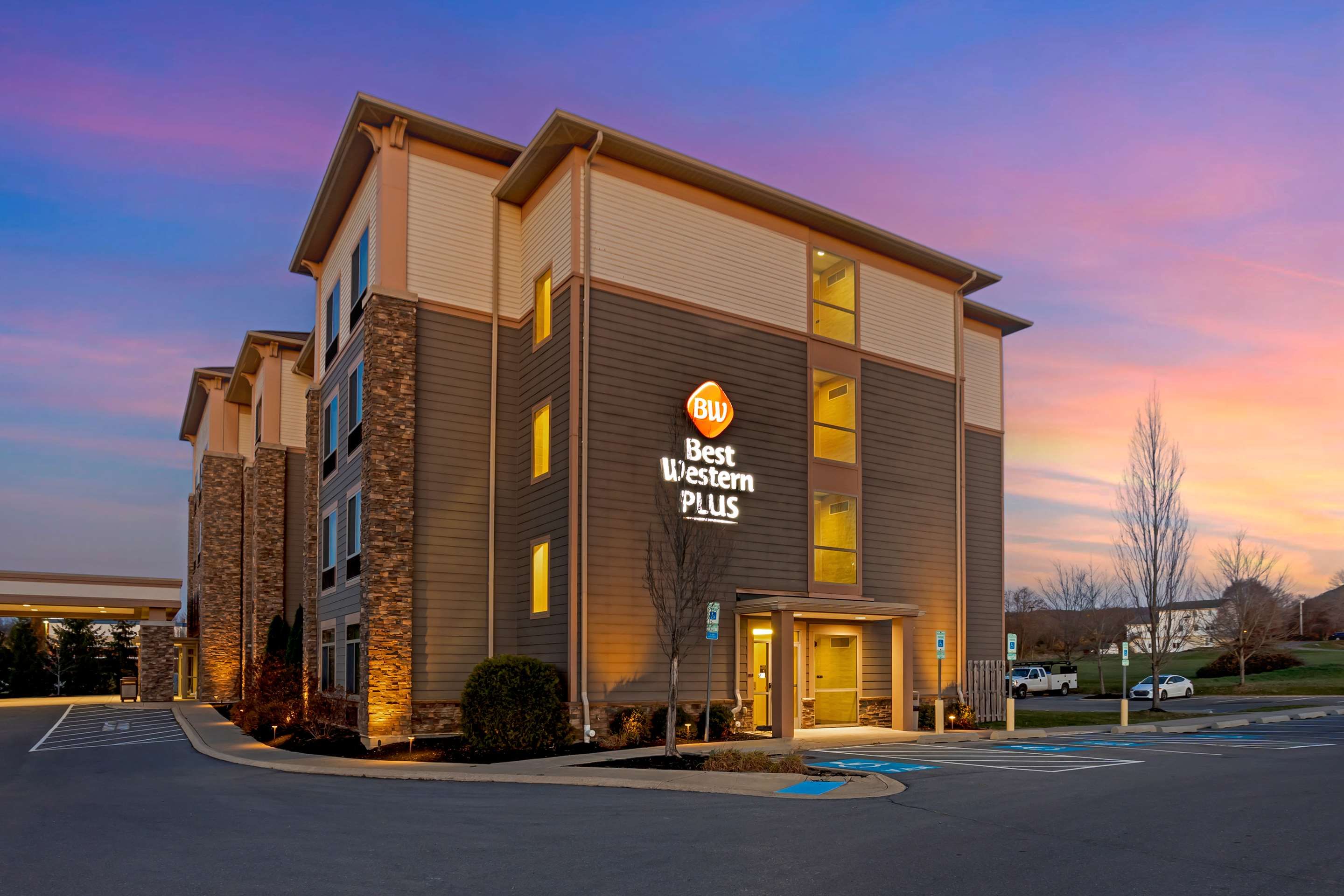 Best Western Plus University Park Inn & Suites thumbnail 3