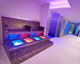 Best Western Premier Suites Hotel & Spa - Prescot - Pool