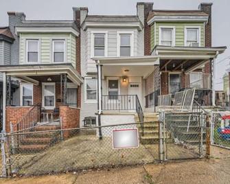 Charming 3-bedroom townhome with AC, WiFi in marvelous Baltimore - Baltimore - Edificio