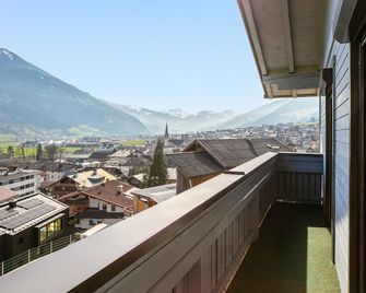 Modern Holiday Home in Fugen Near Ski Area - Fügen - Balcony
