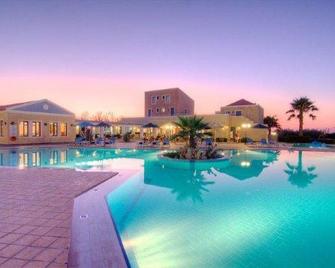 Sweety Club Solimar Emerald - Rethimnon - Zwembad