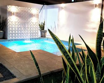 Costa Verde Hostal - Manta - Pool