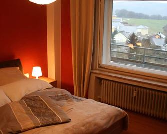 Vacation apartment Haus Sonnenschein - apartment/flat, bathtub, 2 bedrooms - Ehlscheid - Schlafzimmer