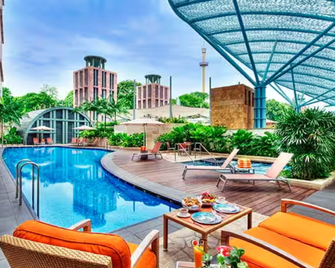Resorts World Sentosa - Hotel Michael - Singapur - Piscina