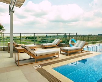 Crowne Plaza Nairobi Airport By IHG - Nairobi - Uima-allas
