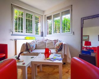 Chambres D'hôtes Avignon - אביניון - סלון