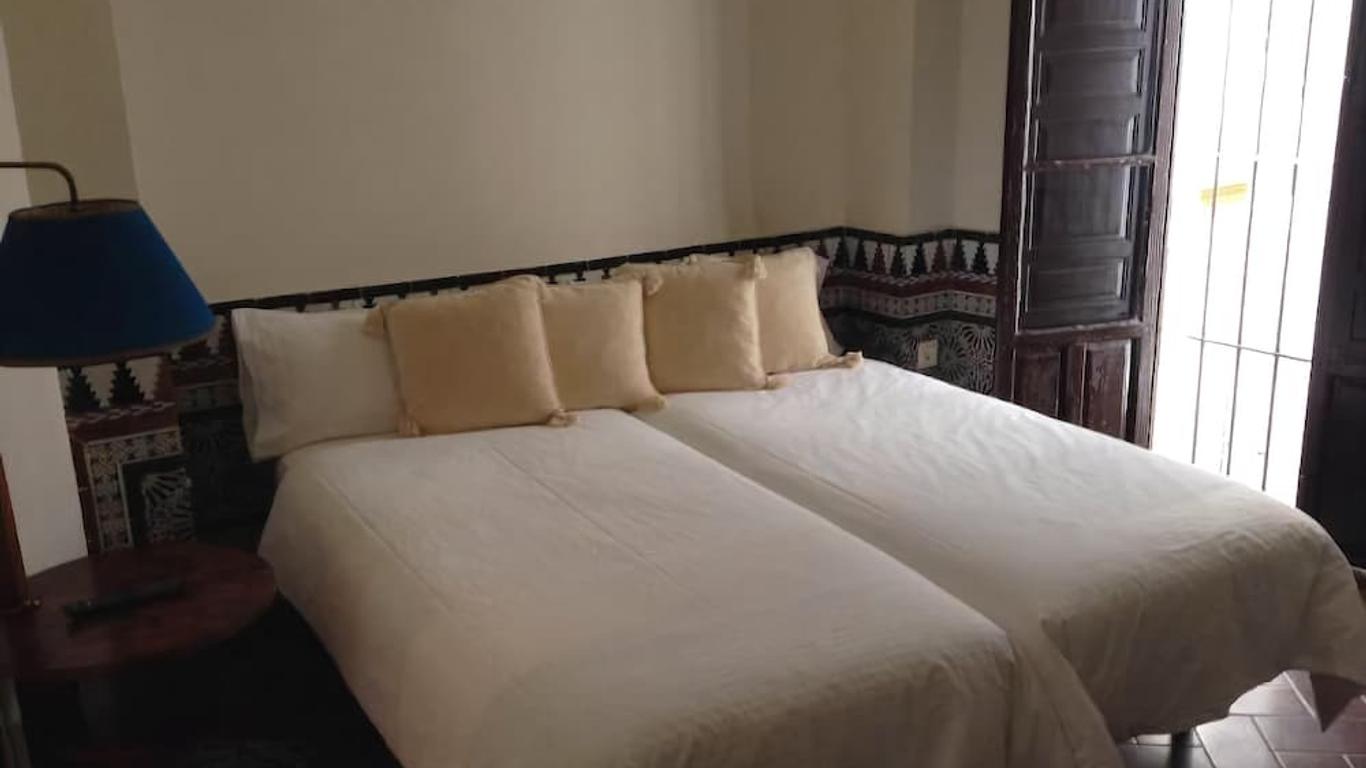Hostal Plaza De Santa Cruz