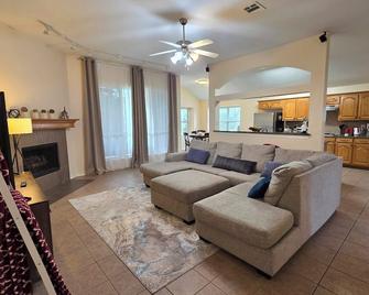 Lovely Lakeside Living - Rockwall - Living room