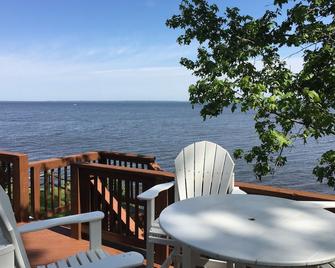 Book a 3 night stay or more in Oct-Nov & receive 5% off of the nightly rate! - Montross - Patio