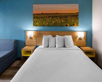 دايز إن آند سويتس باي وبندام نورث ويست إنديانابوليس - انديانابوليس - غرفة نوم