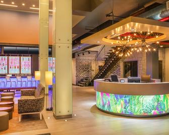 Aloft New York Laguardia Airport - Queens - Front desk