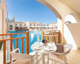 Roda Beach Resort & Spa - Roda - Balkón