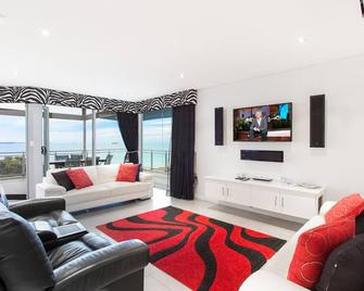 Spinnakers by Rockingham Apartments - Rockingham - Living room